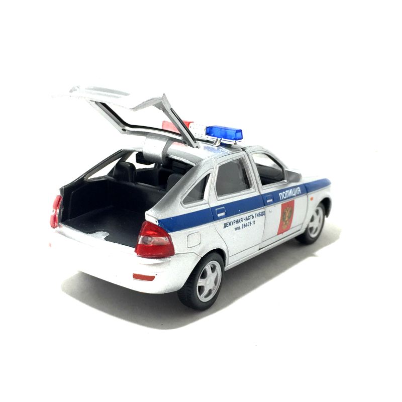 У машинки открывается багажник igrushechnaya-mashinka-lada-priora-policiya-06.jpg