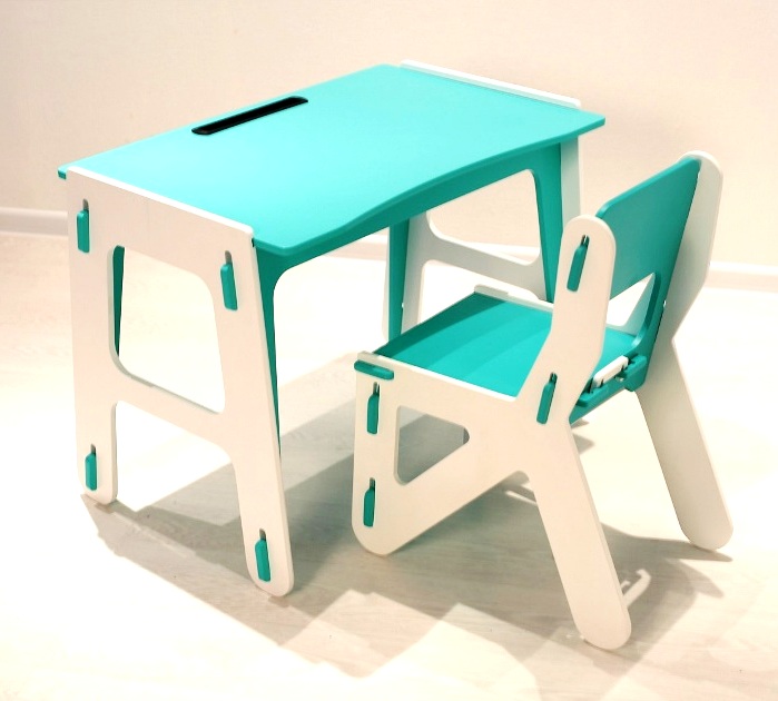 фигурный стол со стулом