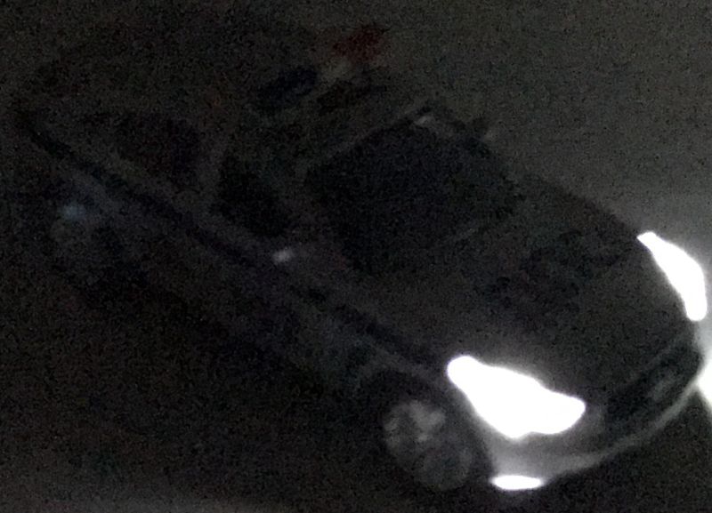 При нажатии на машинку загораются фары. igrushechnaya-policejskaya-mashinka-infiniti-qx70-06.jpg