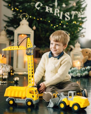 Интернет-магазин детских товаров «Родные игрушки» поздравляет детей с Новым годом! Интернет-магазин детских товаров «Родные игрушки» поздравляет детей с Новым годом!